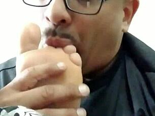 check out ex whore's sexy toes 😘