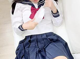 amateur tiktoker girl says she's cute petite 18+ but horny for muff diving