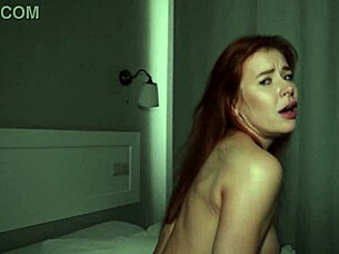 Nuit de noces au clair de lune, douce intimité à l'hôtel