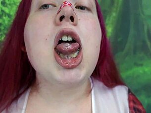 chubby tranny shakes her booty, twerks and fucks dildo in closeup 😍