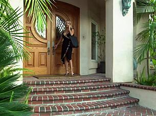 Tiny Cytheria rides and squirts until he cums