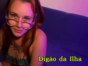 Wow, this tattooed nerd sucks and provokes until she cums!