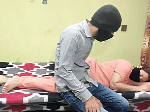 Pakistani bhabhi gets fucked hard on bed with Hindi audio.