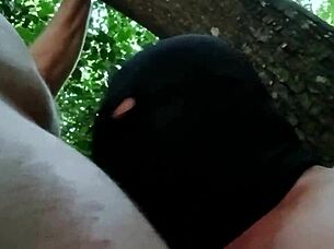 Ma�tresse kantalis offers her slave ebed in the forest.