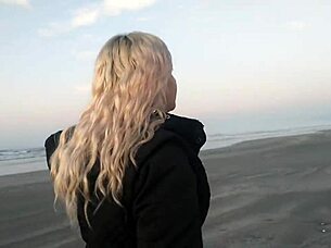 Hot babe walks in panties and fucks on the beach for money! 😍