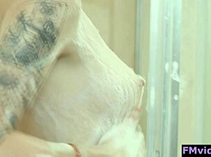 I Fuck Sexy Babe In Shower