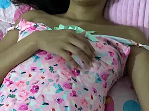 surprise my roommate masturbating and she lets me record