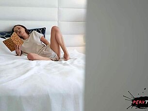 Hot chick masturbates with dirty book in rough riding