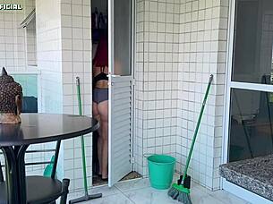 Chamei empregada tirar roupa tesao olhando latina