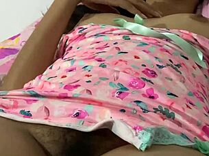 surprise my roommate masturbating and she lets me record