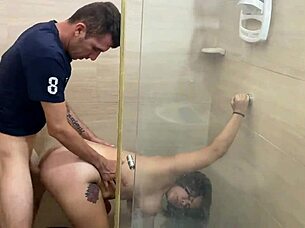 le doy una buena follada a la novia de mi hermanastra el la cavaña with transsexual couple in stockings missionary