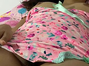 surprise my roommate masturbating and she lets me record