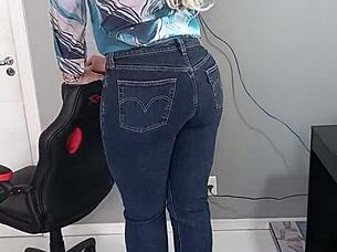 i show off tan lines in sexy bikini and shorts