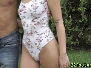 babe gets cumshot on toes in hardcore fetish play 😍