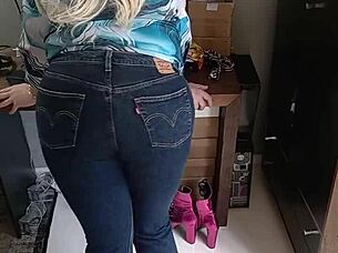 i show off tan lines in sexy bikini and shorts