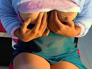 stepsister moans during pussy licking