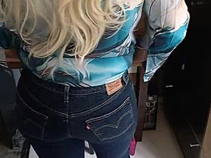 i show off tan lines in sexy bikini and shorts