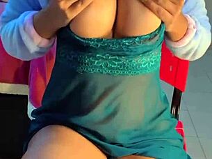 stepsister moans during pussy licking