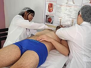 Ere��o Na Frente Das Enfermeiras.