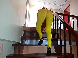 Velma Searches For Crime Traces In Scooby Doo Adventure