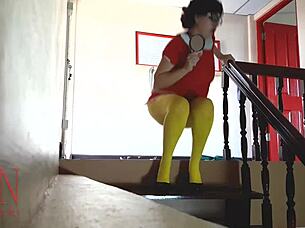 Velma Searches For Crime Traces In Scooby Doo Adventure