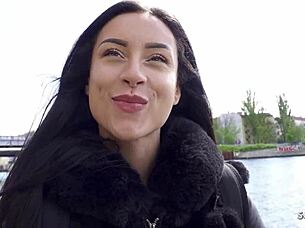 德国侦察 - 完美德国拉丁18+少女Caramella del X 被巨根猛干的粗糙自制片 😘