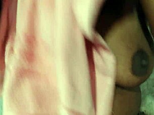 The Hot Mom Bathes in the Bathroom with Her Friend