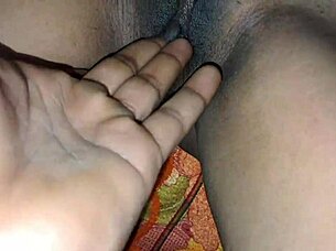 Chalbaaz biwi discovers masturbation and cum in a solo session