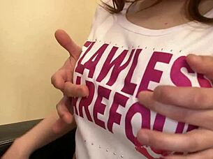 Chick Jepun seksi Rei Sawamoto dapat pepek sedapnya diketuk keras untuk creampie