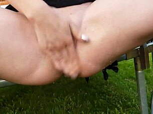 Foot Job Vs Pussy Gushing