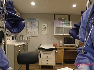 Jewel's behind-the-scenes procedure with fingering! 😏