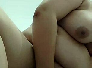 Vietnamese babe stuffs bottle into shaved pussy 😈