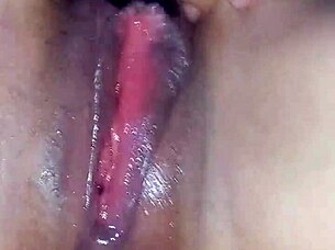 Vecina Caliente Con Juguetes Y Eyaculacion Femenina