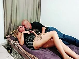 Stepsister gives blowjob at home!