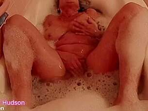 Kity hudson says, time for some bath tub fun with my pussy.