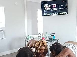 2 Twitter baddies DrippinVelvet & Princess Hayze giving Gaktrizzy head after orgy 😈