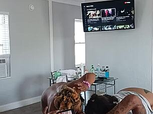 2 Twitter baddies DrippinVelvet & Princess Hayze giving Gaktrizzy head after orgy 😈