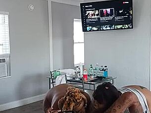 2 Twitter baddies DrippinVelvet & Princess Hayze giving Gaktrizzy head after orgy 😈