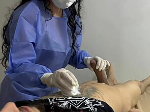 doctora culona me la chupa en la consulta del hospital me corro en sus manos