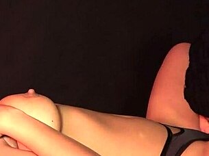 Amateur Pussy Licking Controls Her Pleasure