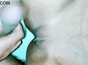 Painful fucking stretches teen's big pussy. 😖