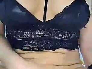 La Coneja Rabitquicky Official La Maquina De Chorros Se Corre Varias Veces A Traves De La Estimulacion Con Su Juguete Y Sus Dedos Mira Como Esta Linda Rubia Tetona Es Una Maquina De Hacer Squir