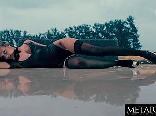 Girl masturbates intensely