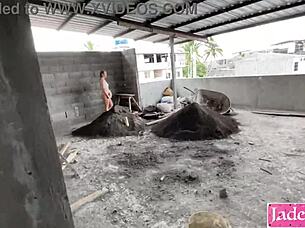 Horny couple fucks on construction site. Better than indoors?