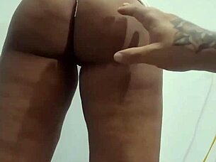 que hermosa se ve mi hijastra con el culo abierto de anal