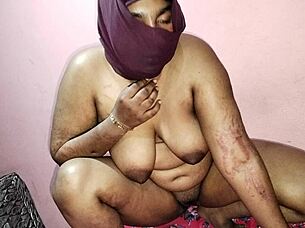 Curvy Indian bhabhi shaves head to suck huge dick easily in homemade video