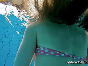 Sexy girl shows young body underwater!