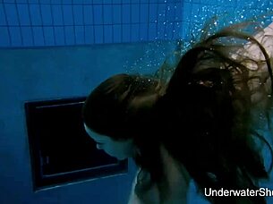 Sexy girl shows young body underwater!