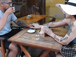 lo vi en un bar y me lo traje para darle flor de cojida