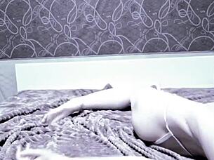 elzakom shows off in sexy pants